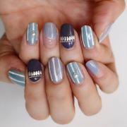 コツさえつかめば意外と簡単！ くすみカラーで大人クールなストライプネイル【ギ☆のセル