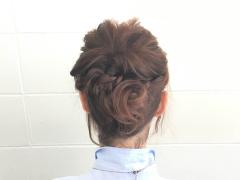 くるりんぱ＆ねじり編み、簡単テクニックで作るすっきりアップスタイル