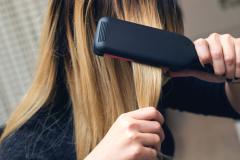 慣れたら簡単！ストレートアイロンでつくる巻き髪HOW TO