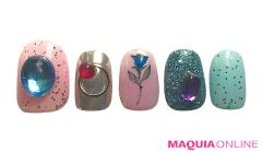 神秘的な青い「ローズ」ネイルで、みんなの視線を惹きつけて | lMAQUIA