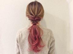 結んでるだけなのに、おしゃれ。大人なローポニーテールヘアアレンジ