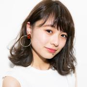 オフィスで愛される、ふんわり×タイトなスウィングミディアム | lMAQUIA