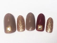 スクエアストーンを主役にしたゴージャスデザイン【365日ネイル】 |