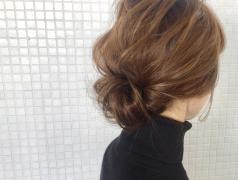 髪型ワンパターン問題を解決！大人女子なら知っておきたい「基本アレンジ」と「流行アレ