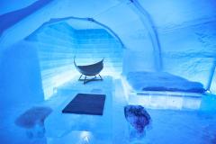 真冬の北海道のアイスホテルが幻想的！バー＆レストランも併設の“氷の街”が美しい