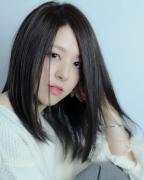 セミロング×黒髪ストレートで大人の魅力UP！