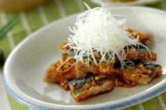 食欲そそる“ネギソース”をたっぷりと！ 「揚げサンマの香味ネギソース」