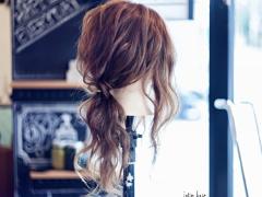 ルーズなこなれヘアを寝ぐせだと思われないためには？ おしゃれなポニーテールヘアアレン