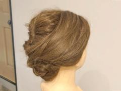 セルフでパーティーヘアに！ねじりと三つ編みでできる、上品こなれまとめ髪ヘアアレンジ