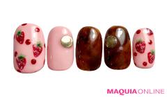 キュートないちごで、かわいさUPの「ミレニアルピンク×レッド」ネイル | lMAQUIA