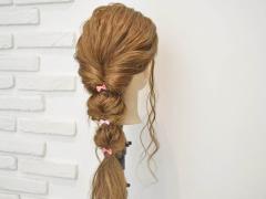 キュートな丸みに釘づけ♡ くるりんぱで簡単、愛されもこもこヘアアレンジ