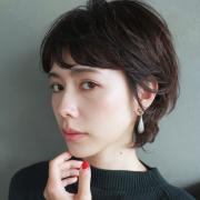 黒髪ショートパーマが今ドキ。洗練された大人の色気で魅せる♡