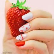 100均ネイルシールで簡単に♡ ガーリーでかわいいイチゴネイルのやり方【動画】