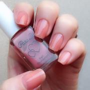 あなたの定番カラーが見つかる！オフィスでも使えるネイルポリッシュ