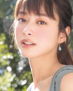 エスプリークのオレンジツヤシャドウでヘルシー感たっぷりのアウトドアメイクに♪ |