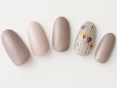 春の夜のお出かけネイルは…“スモーキーカラー×押し花アート”でシックに 【365日ネイル