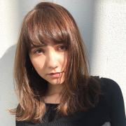 重めラインとゆるカールのコラボで、おしゃれモードな春ミディアムに！ | lMAQUIA