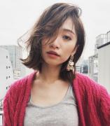 黒髪ミディアムで大人可愛く♡今っぽミディアムのヘアカタログ