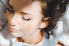 たった1分で「ほっぺたがプリン♡」と上がる顔ヨガポーズ