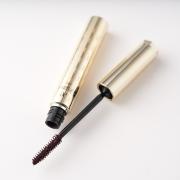 バサバサ黒くやりすぎ注意！大人女性が買うべきは目元をやさしく見せるマスカラ