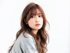 ロングヘアの可愛い髪型まとめ｜おしゃれにあか抜ける春のイメチェンに！ロングヘアの簡