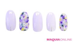 春ファッションに合わせたい、フラワームードな「ラベンダー」ネイル | lMAQUIA