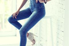 スキニーデニムの似合う「太もも」になる30秒ストレッチ3つ