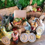 バチェラー柏原歩が作る“おしゃピク”が美味しそう！SNS映えも抜群、屋内なのに森でピク