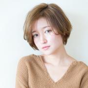 かき上げバング×シースルーカラーが春らしい、おしゃれクールなショートヘア | lMAQUIA