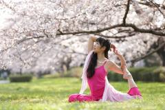 春はデトックスの季節。不調もスムーズに「出す」デトックスヨガ