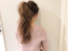 結婚式のお呼ばれヘアに。大人のエレガントポニーテール