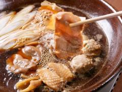 「親子丼」発祥の店に行列がとまらない！ 老舗『鳥料理 玉ひで』が伝承してきた味づくりの