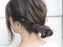 たっぷりの後れ毛がポイント♡「ルーズなシニヨンアレンジ」7選