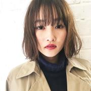 隙間バング×ゆる外ハネでスッキリ縦長！ 丸顔さん必見の最旬小顔ボブ | lMAQUIA