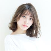 ウェーブと透け感のふんわりコラボで、重めロブを旬髪にシフトして！ | lMAQUIA