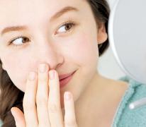 肌の黒ずみ対策｜あなたの黒ずみは角栓詰まり？色素沈着？おすすめクリームやケアをご紹