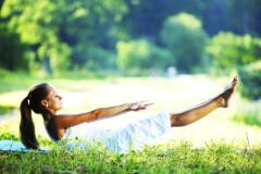 寝る前3分！タイツを使ったお腹ぺたんこエクササイズ