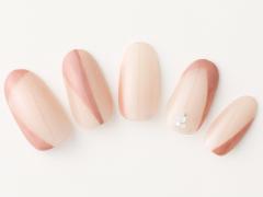 新年度スタートのネイルは基本のベージュで！　“濃淡コントラスト”で凛とした表情に【