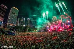 20周年の米マイアミ「Ultra Music Festival」に見る、音楽トレンド＆最新フェスファッションのポ