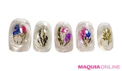 ゆらゆら、ハーバリウム気分を楽しむ「春フラワー」ネイル | lMAQUIA