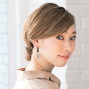 意外と簡単！ 5分でできるしっとりシニヨン｜1週間アレンジ |