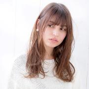 レイヤー×ベージュで透け感UP！ 最旬シースルーロングでトレンド顔にシフト | lMAQUIA