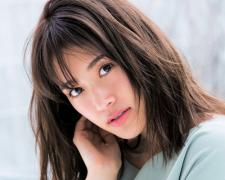 RMKのコーラルピンクリップで春のフレッシュ感を演出♪ |