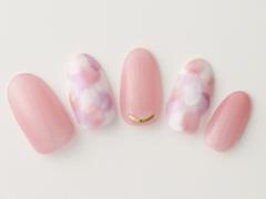 初めましての笑顔をスマイルスタッズにのせて…親しみの持てる“柔らかピンク”ネイル【