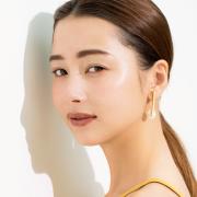 赤みラインアイで外国人風顔が完成！ 血色トーンでまとめた色っぽメイク | lMAQUIA