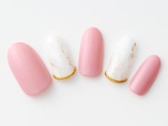 【365日ネイル】気持ちに余裕が持てるピンクネイルを“大理石アート”で品よくクラスアッ