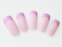 【365日ネイル】月曜日のテンションを上げる“ピンク”！マットベースでピンクに大人の余