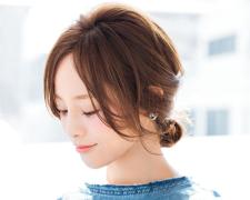 簡単お団子ヘア13選｜ゴムだけで作れるお団子・ミディアム向けも！大人のお団子ヘア特集