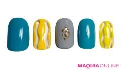 「レモン」ネイルの新トレンド、カラーコントラストで引き立つレモンストライプに注目！