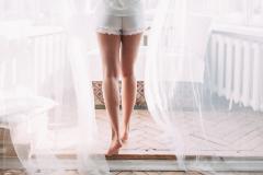 いつ見てもスラリ美脚。むくまない脚をつくるヨガポーズ